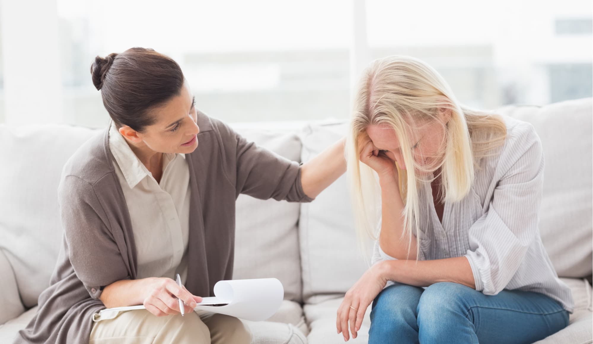 Common Symptoms of Alcoholism Pathfinders Recovery Center - A young woman who has been showing symptoms of an alcoholic is meeting with an addiction advisor to see if she needs inpatient treatment to break free from her alcohol abuse disorder.
